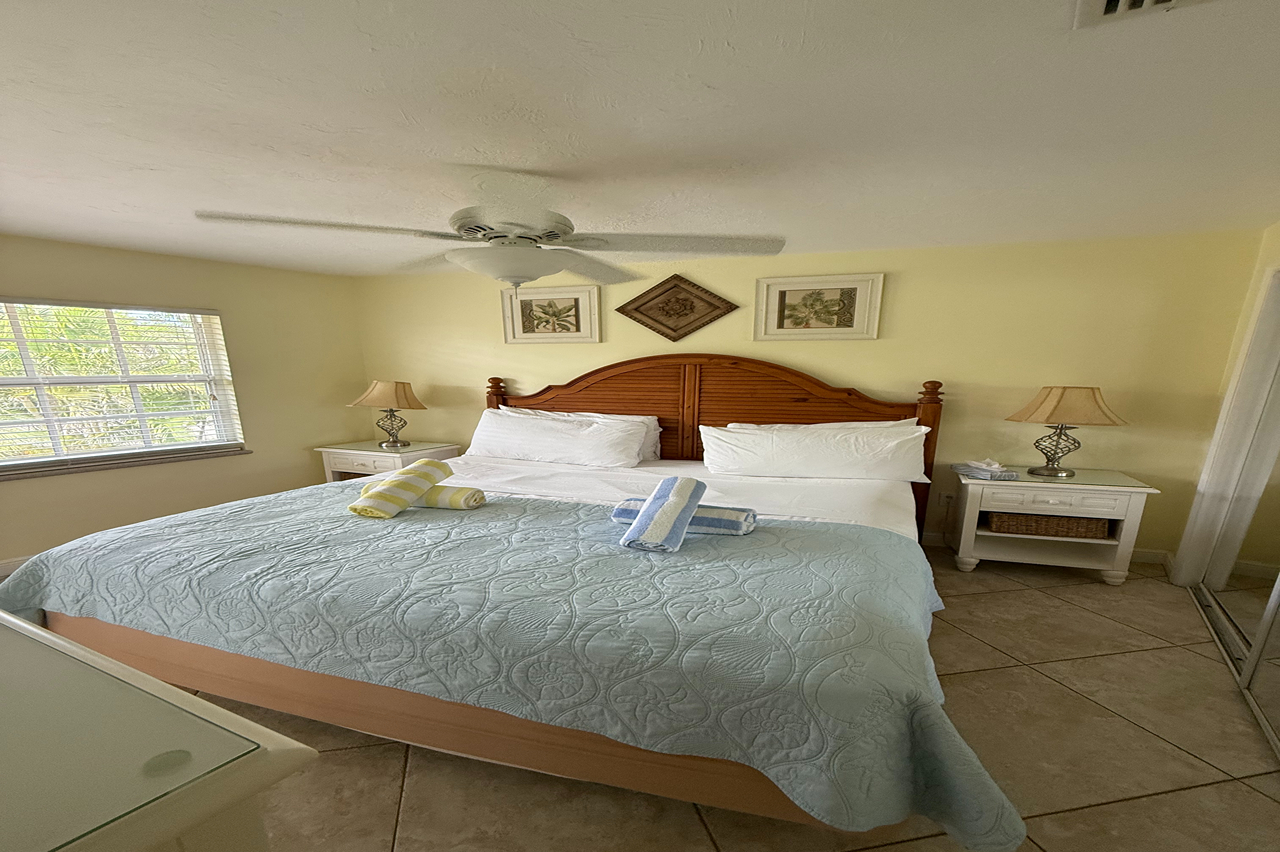 One Bedroom Condominium Guest Room